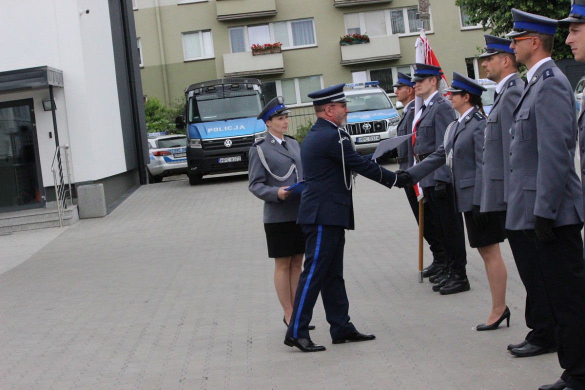 Święto policji w Toruniu. Funkcjonariusze odebrali nagrody i nominacje