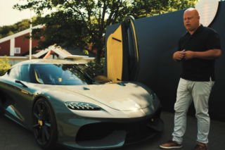 Christian Von Koenigsegg pokazuje, że hipersamochody mogą być praktyczne. ZOBACZ WIDEO
