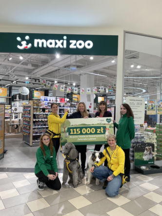 Wyjątkowa zbiórka. Klienci Maxi Zoo zebrali 230 tys. zł dla zwierzęcych bohaterów 