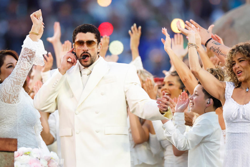 Halftime show na Super Bowl 2026: Bad Bunny, Lady Gaga, Pedro Pascal, Cardi B, John Bon Jovi i smaczki polityczne