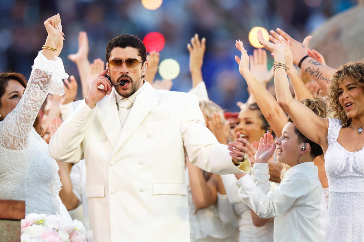 Halftime show na Super Bowl 2026: Bad Bunny, Lady Gaga, Pedro Pascal, Cardi B, John Bon Jovi i smaczki polityczne