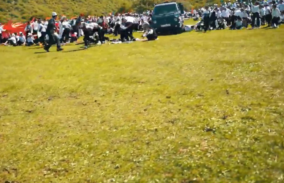 Ciężarówka widmo wjechała w tłum dzieci! Dziesiątki rannych, potworne wideo