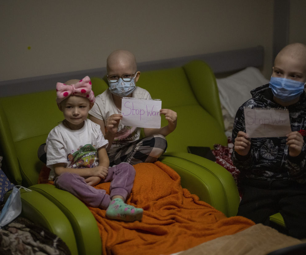 Tak żyją teraz dzieci na oddziale onkologicznym w Kijowie. Te zdjęcia łamią serca