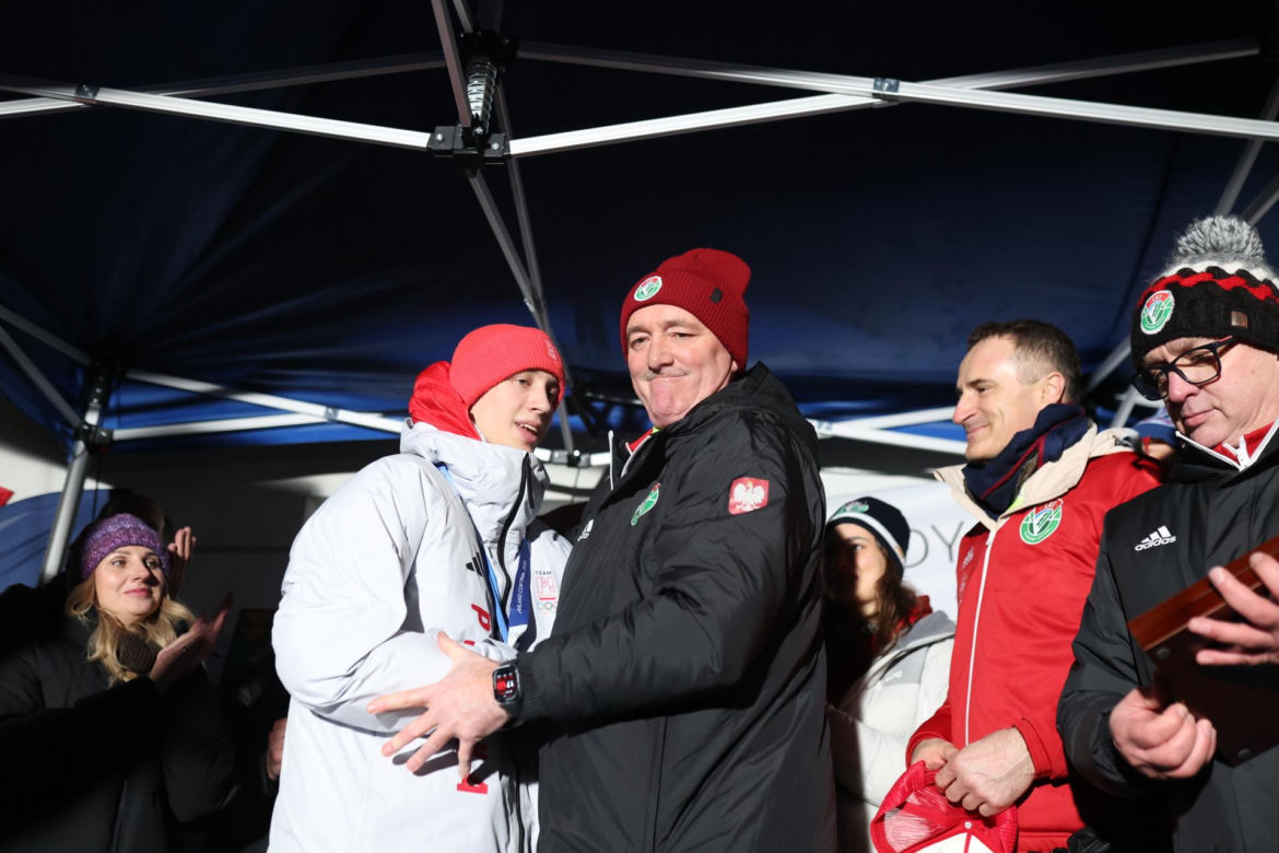 Kacper Tomasiak powitany po IO w rodzinnych stronach