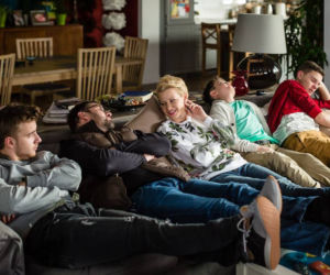 Rodzinka.pl 8 sezon. Kuba (Adam Zdrójkowski), Tomek (Ludwik (Tomasz Karolak), Natalia (Małgorzata Kożuchowska), Kacper (Mateusz Pawłowski)