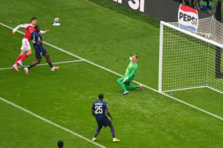 PSG znów na szczycie Ligi Mistrzów! Łzy Arsenalu, wielki dramat w samej koncówce!