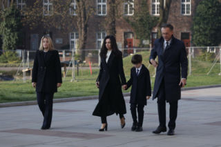 Marta Kaczyńska z rodziną w Krakowie podczas Obchodów 16. rocznicy katastrofy smoleńskiej