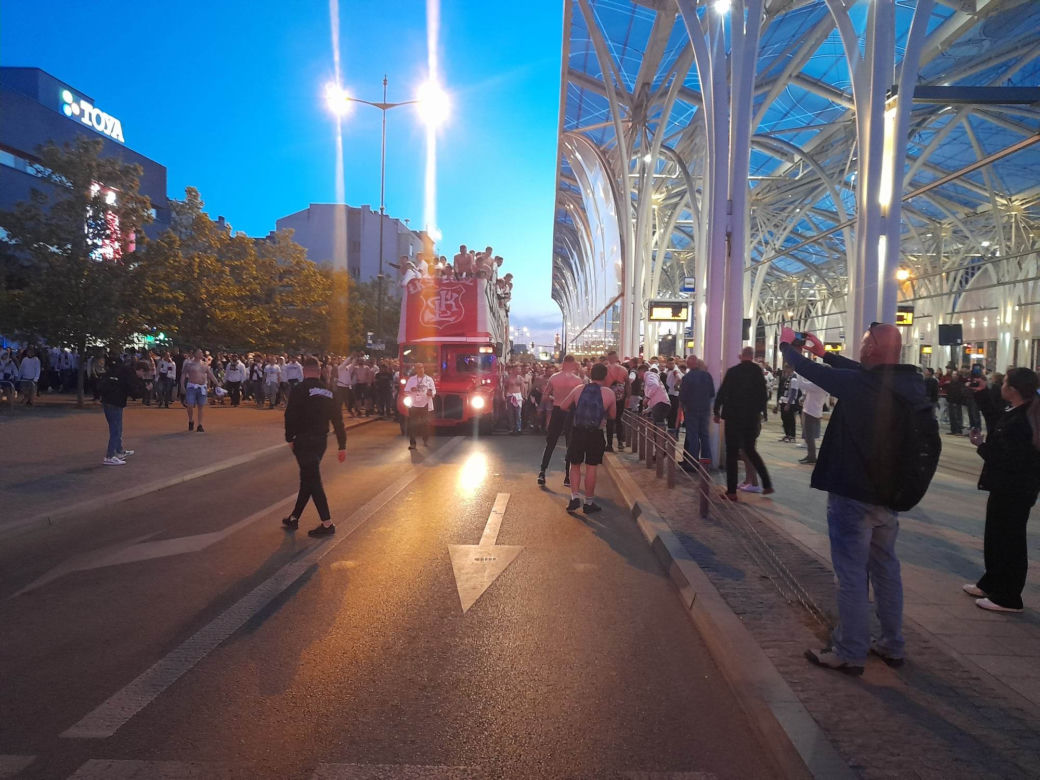 ŁKS Łódź wraca do Ekstraklasy i żegna się z 1. ligą! Tak świętowali kibice i piłkarze [GALERIA]