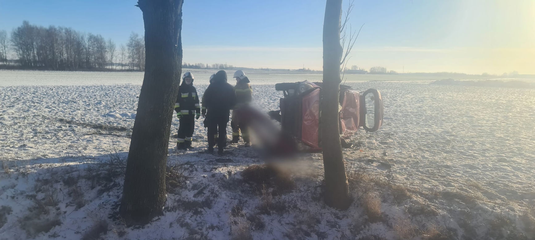 Kozłowo. Sięgnęła po telefon w czasie jazdy. Tak skończyła 41-latka! [ZDJĘCIA]