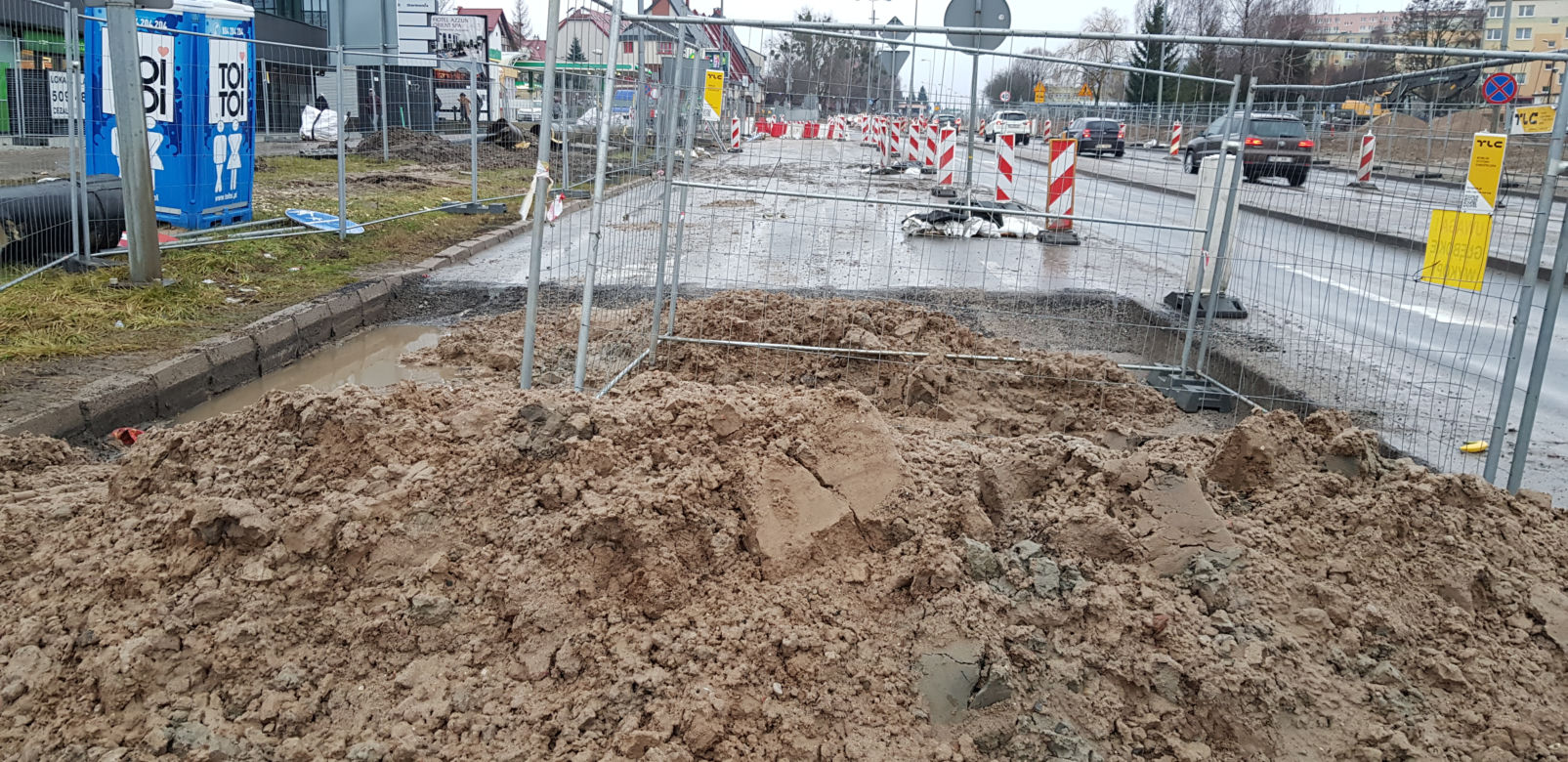Błoto, dziury i kałuże