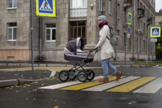 Wózek bliźniaczy: jak wybrać wygodny model i na co uważać?