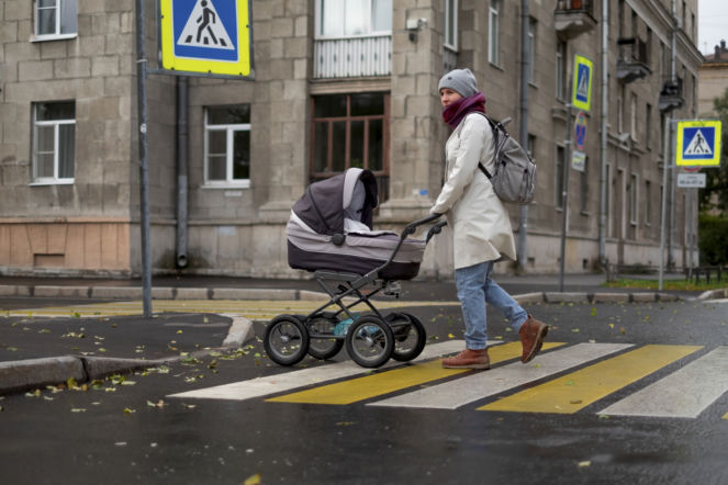 Wózek bliźniaczy: jak wybrać wygodny model i na co uważać?