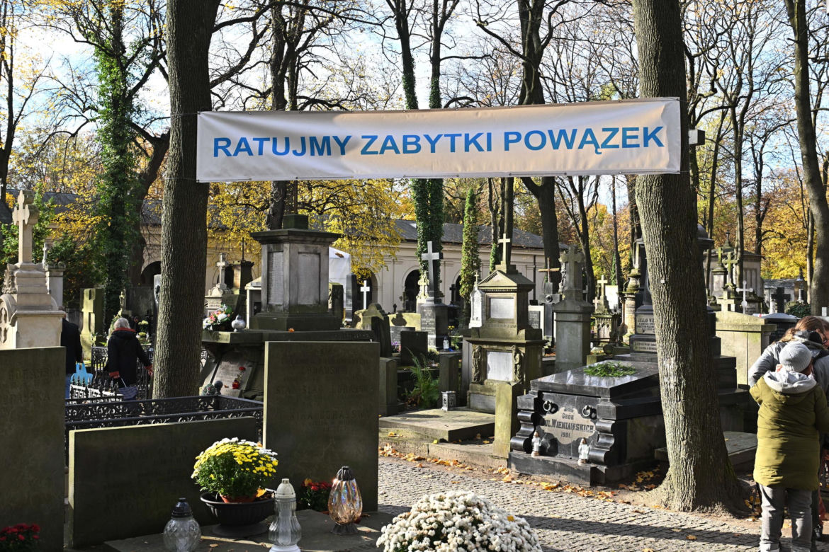 Kwesta na ratowanie zabytków Powązek 2026. 250 osób wyjdzie z puszkami
