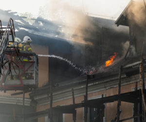 Płonie zabytkowy pałac w Lubuskiem! Gigantyczna akcja straży pożarnej