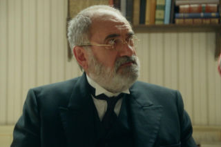 La promesa, odcinek 362: Zaskakujące wyznanie kamerdynera. Rómulo przerywa milczenie na temat hrabiego de Ayala