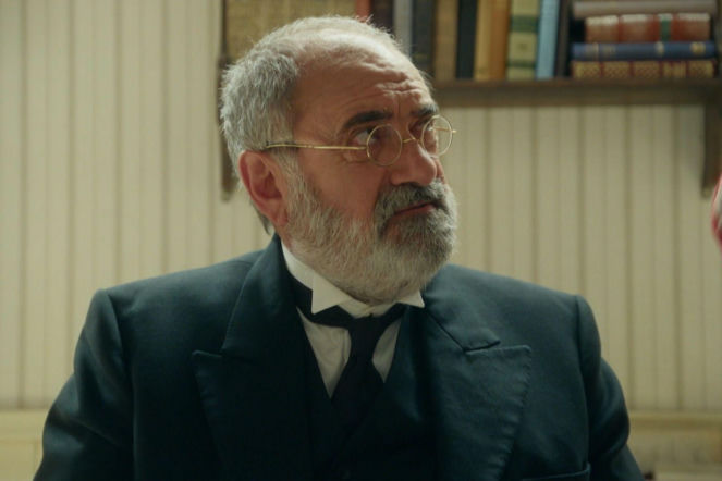 La promesa, odcinek 362: Zaskakujące wyznanie kamerdynera. Rómulo przerywa milczenie na temat hrabiego de Ayala