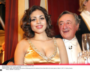 Ruby - kochanka Berlusconiego lansuje się na balu w Operze Wiedeńskiej