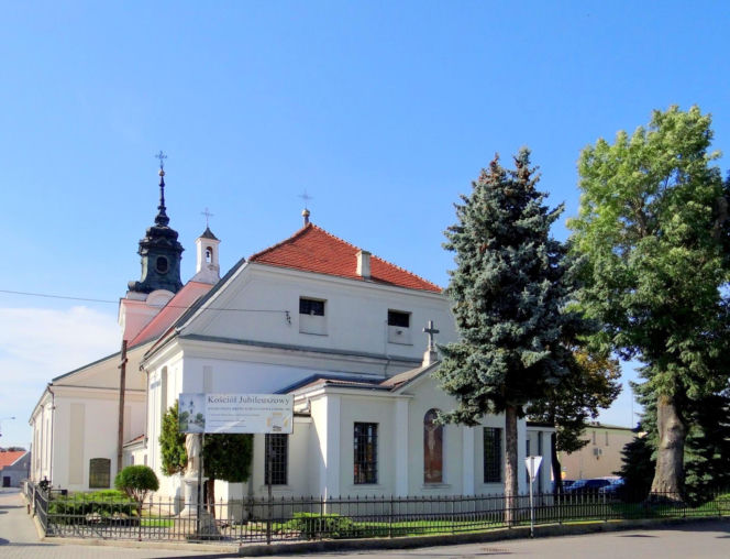 To jedno z najstarszych miast w woj. łódzkim. Było osadą słowiańską, a później siedzibą biskupów