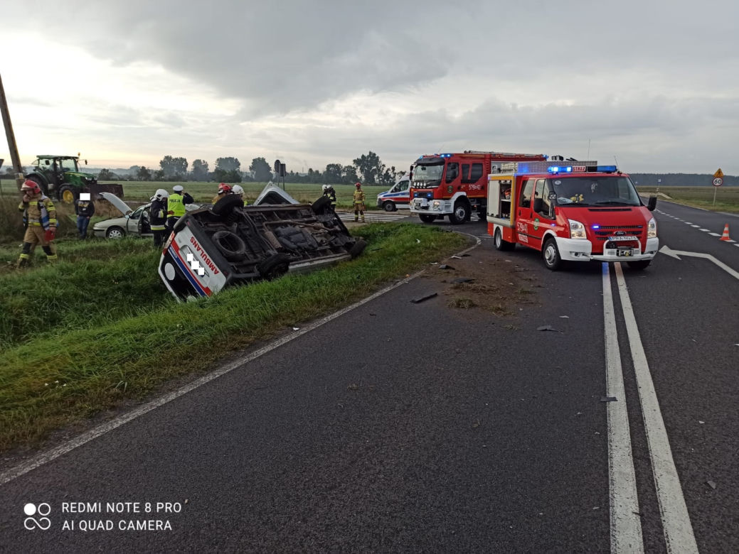 Samochód osobowy zderzył się z karetką 