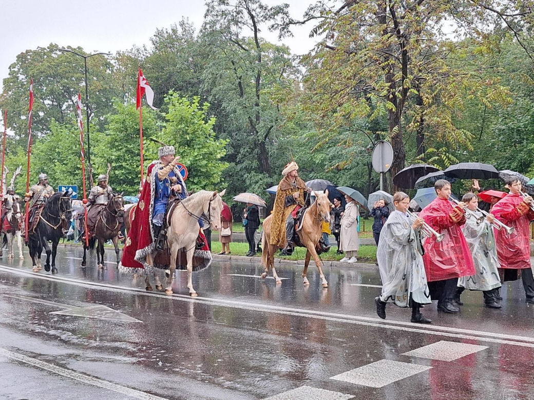 Pochód Gwarkowski 2025 w strugach deszczu