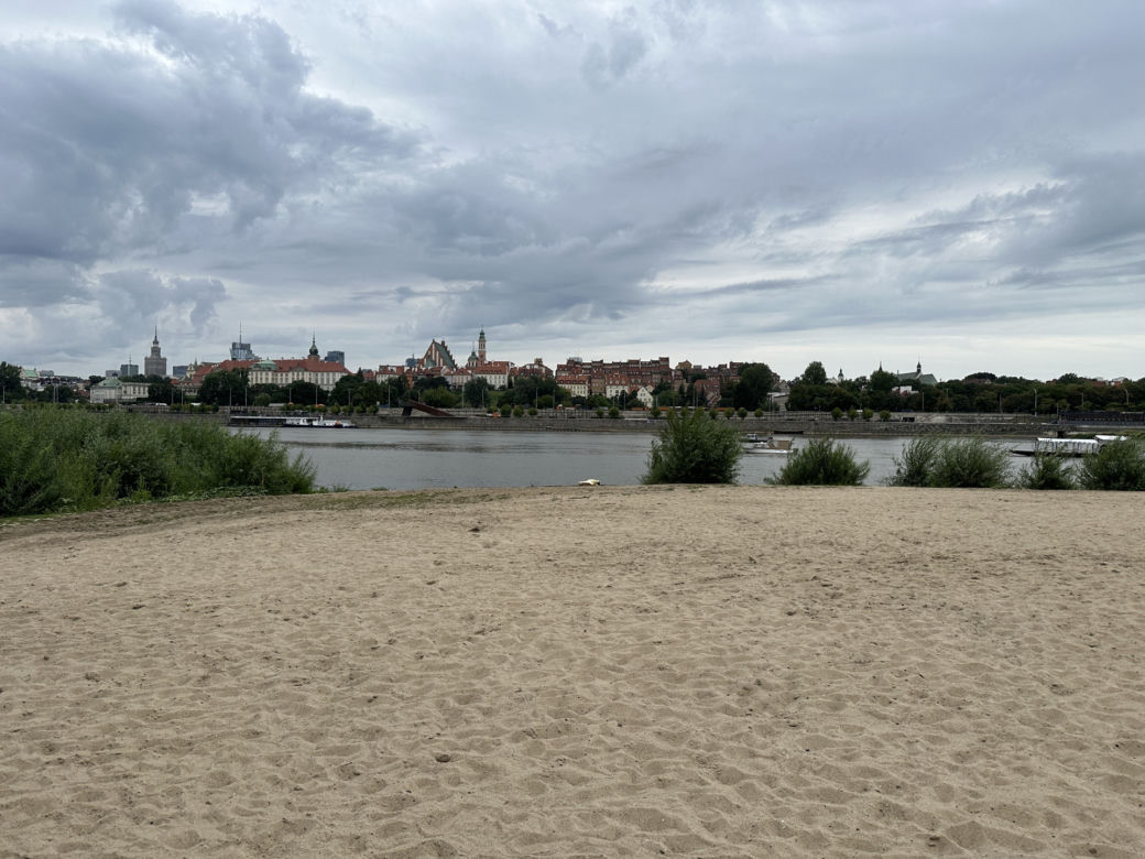 Zwłoki mężczyzny dryfowały w Wiśle. Makabryczne odkrycie na Pradze-Północ w Warszawie
