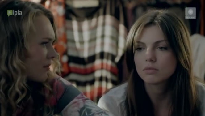 To nie koniec świata odcinek 8. Anka (Karolina Gorczyca), Ula (Magdalena Lamparska)