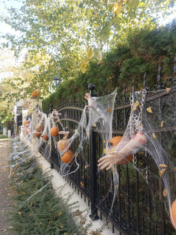Willa na Jaśkowej Dolinie w Gdańsku znów straszy! Tegoroczny motyw Halloween budzi niepokój