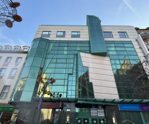 Z dwóch Solpoli ostał się tylko jeden. Teraz spogląda na plac budowy