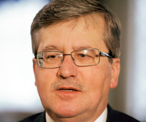 Komorowski zgolił wąsy