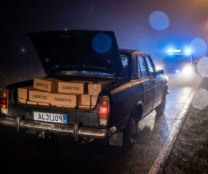 Zatrzymanie w Dąbrowach. Kierowca volkswagena przewoził milion papierosów