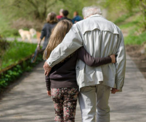 Życzenia na Dzień Babci i Dzień Dziadka 2026. Te piękne wierszyki zachwycą wszystkich dziadków