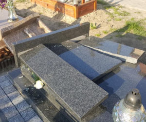 Zniszczone groby na cmentarzu w Żmigrodzie