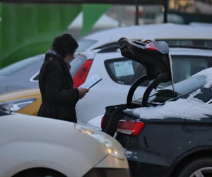 Anna Maria Żukowska buszuje w kwiatach