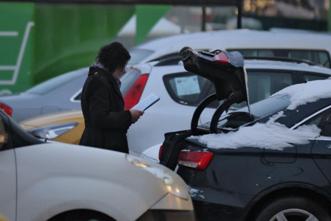 Anna Maria Żukowska buszuje w kwiatach