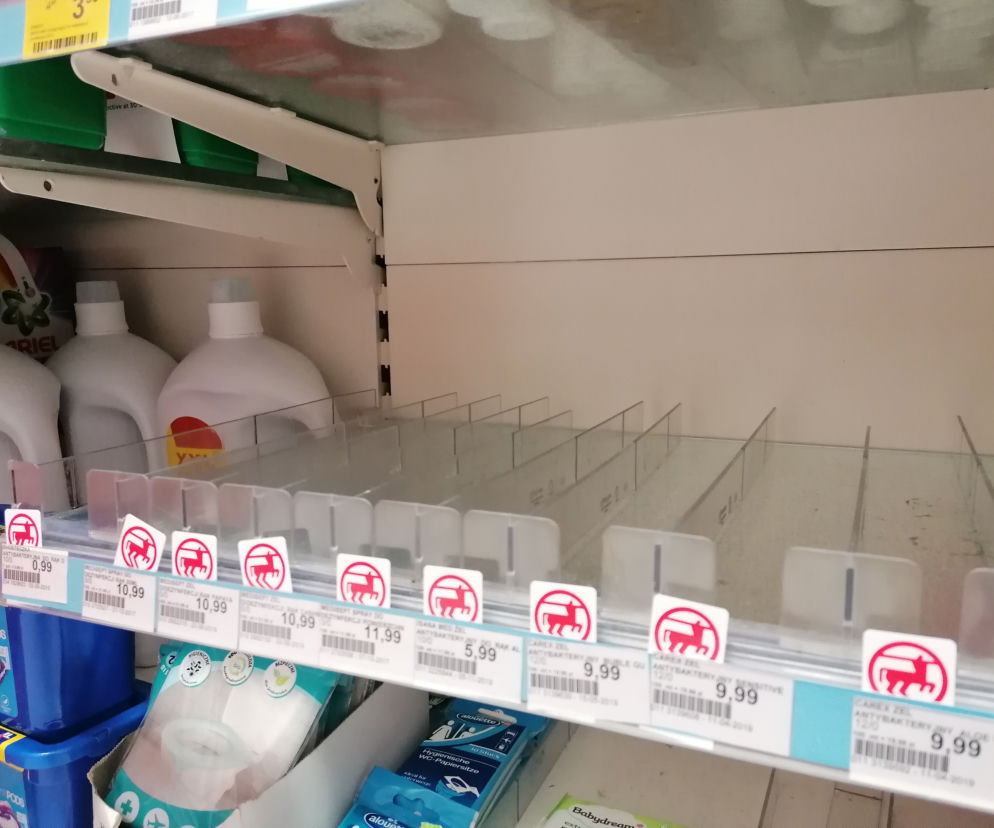 Mieszkańcy wpadli w panikę. Puste półki w sklepach
