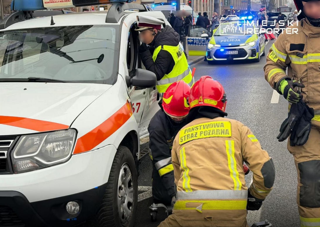Jechali do wykolejonego tramwaju, doszło do wypadku. Trzy osoby ranne