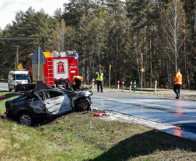Tragiczny finał ucieczki przed policją. Auta stanęły w ogniu, zginęły dwie osoby