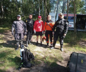 Akcja wydobycia starego mola nad zalewem Piachy