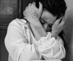 Przemoc domowa w Warszawie. Lawinowo rośnie liczba Niebieskich Kart. Przerażające dane