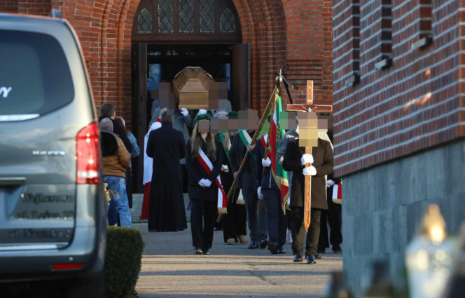 Zginęły dwie nastoletnie przyjaciółki – Maja (†16 l.) i Kinga (†16 l.). Za kierownicą siedział 17-letni Michał G., chłopak jednej z nich