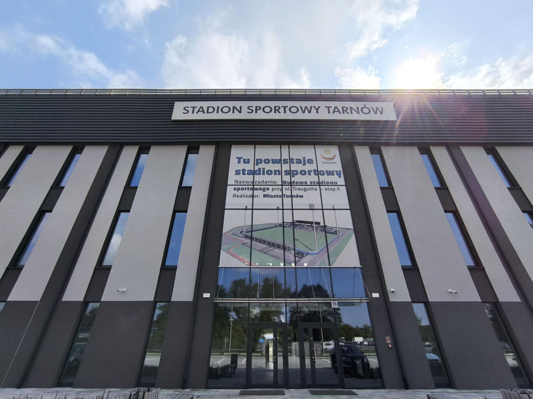 Podpisanie umowy na rozbudowę stadionu piłkarskiego w Mościcach