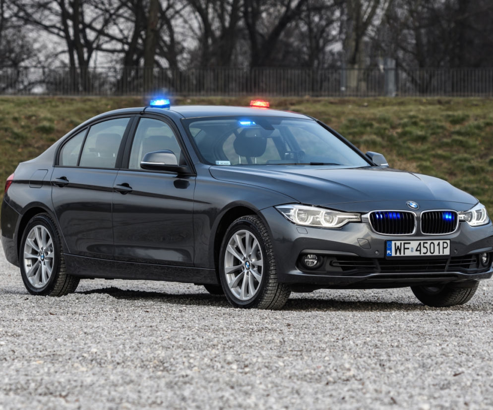 Nieoznakowany radiowóz BMW 330i xDrive