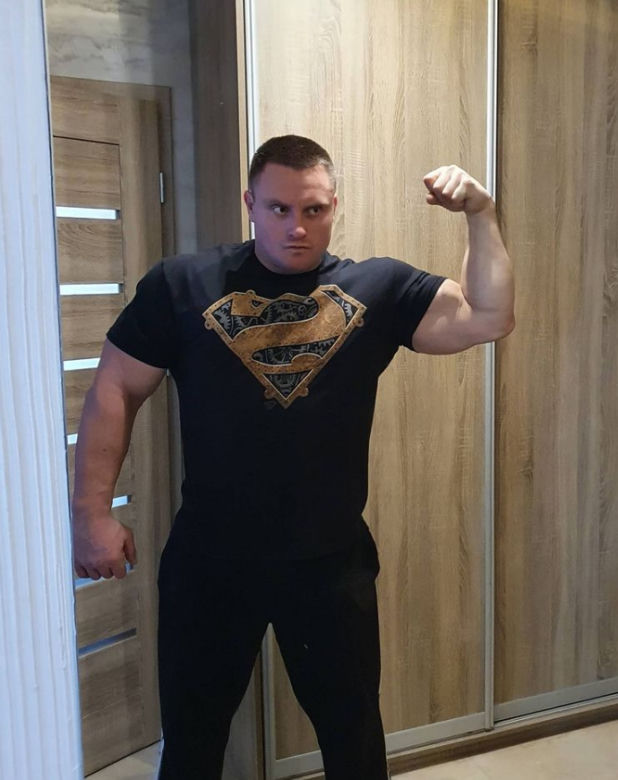 Krzysztof Radzikowski przed lustrem