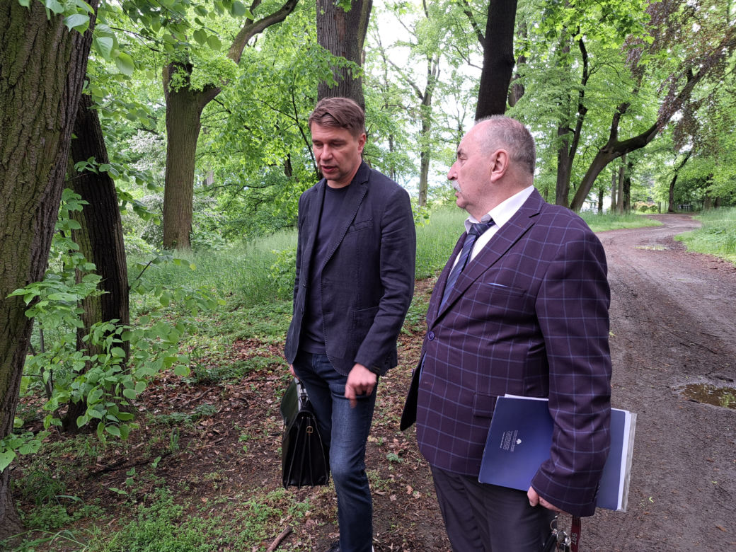 Poszukiwanie mogiły żołnierzy niemieckich w Parku Sanguszków w Tarnowie