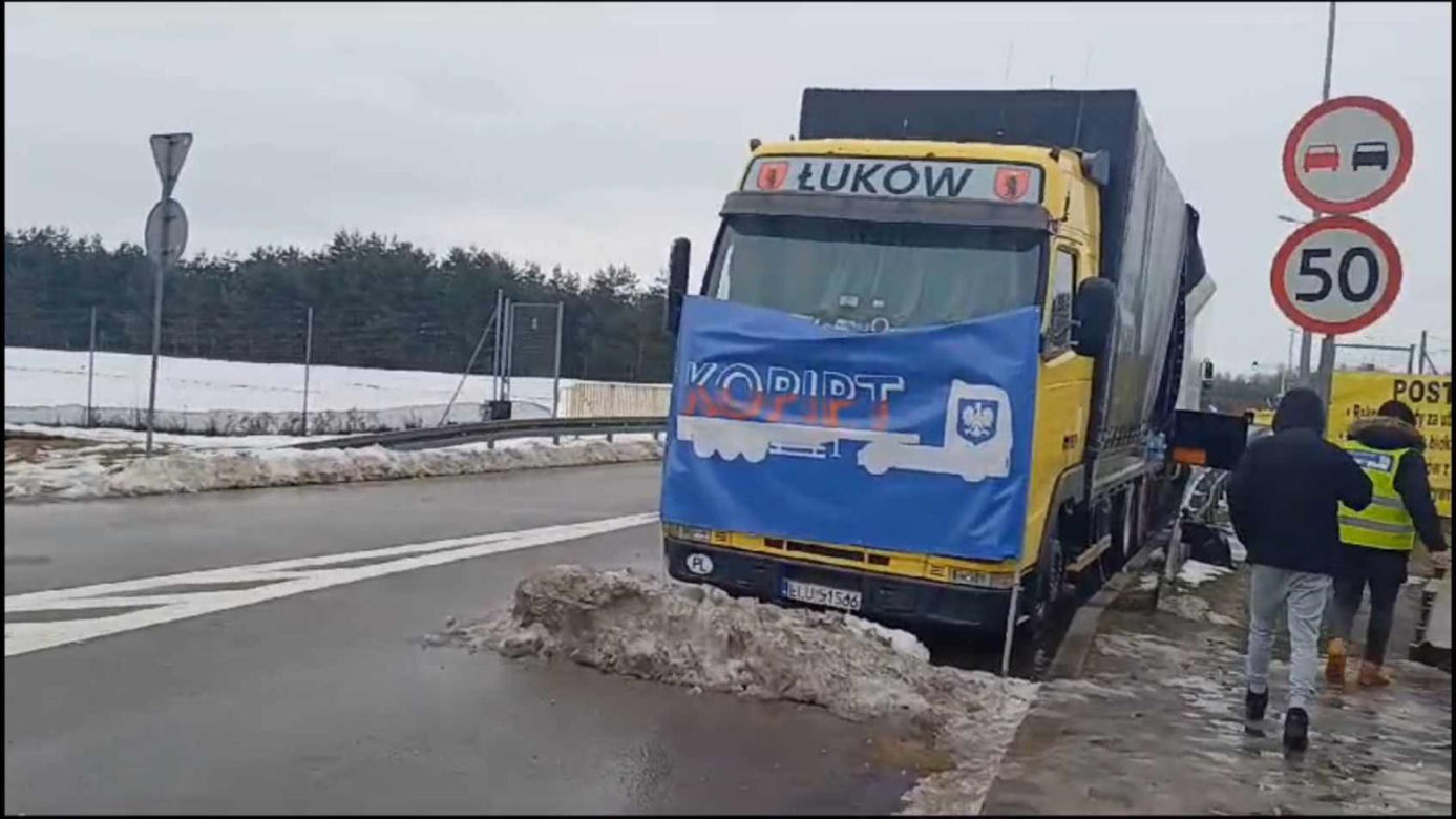 Przewoźnicy zaostrzają protest na Podkarpaciu