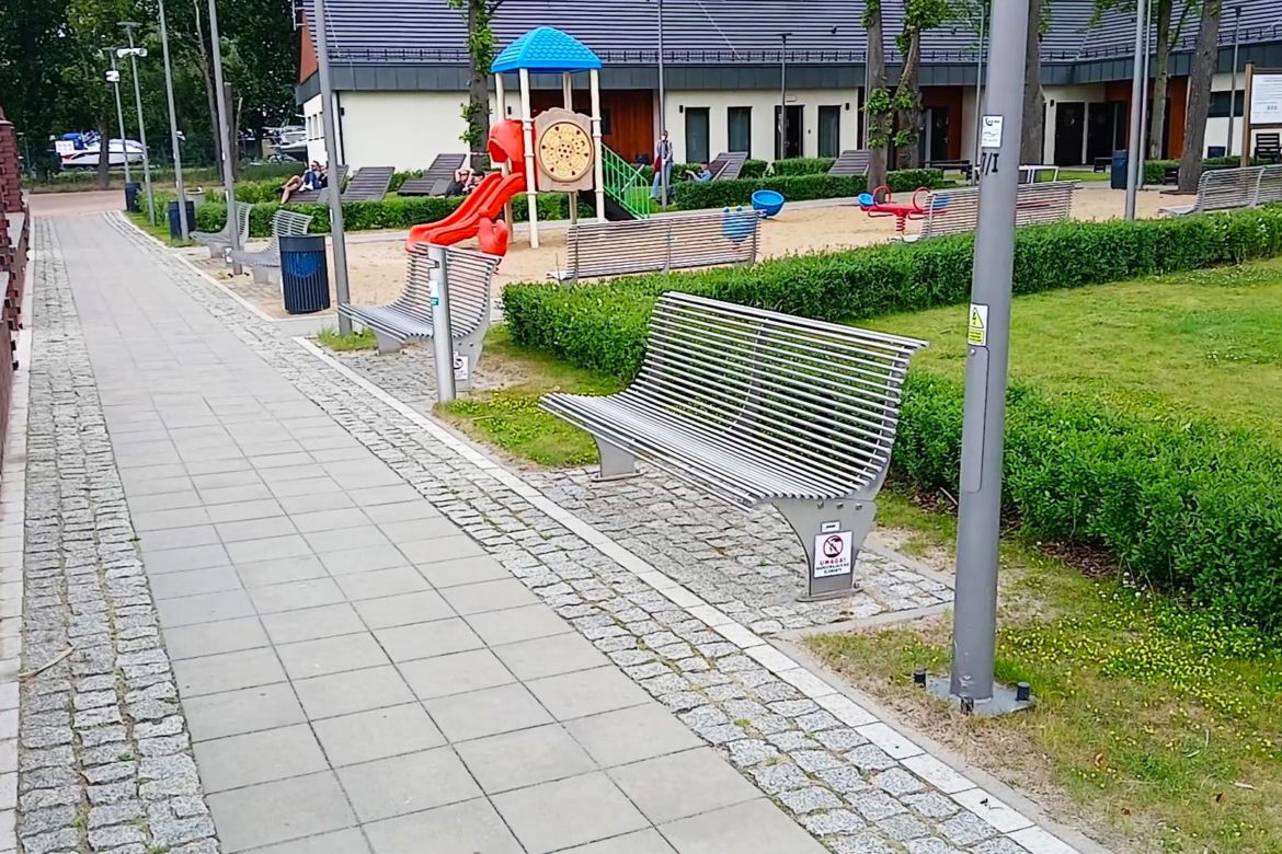 Z ławek na kąpielisku Dąbie śmieje się cała Polska