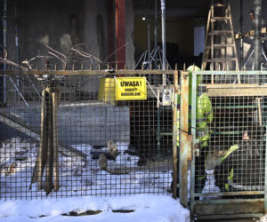 Kaczyńskiego nie ma w domu, a sąsiedzi rozwalają ściany