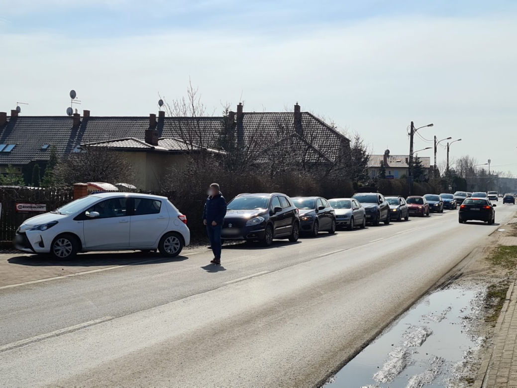 Gigantyczne kolejki do testów na koronawirusa w Warszawie. System tego nie wytrzyma?