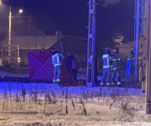 Śmiertelne potrącenie pieszej przez pociąg na Patriotów