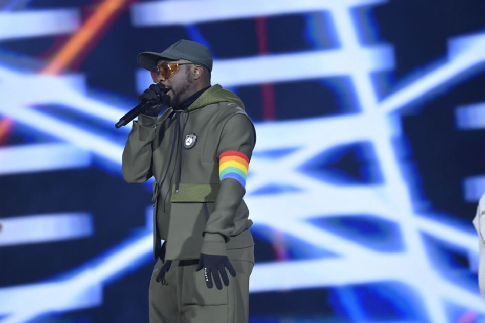 Black Eyed Peas z tęczowymi opaskami na scenie Sylwestra Marzeń. Ważny gest 